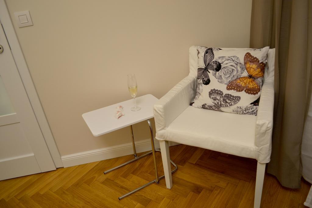 פראג Vojtesska Apartment By Ruterra מראה חיצוני תמונה