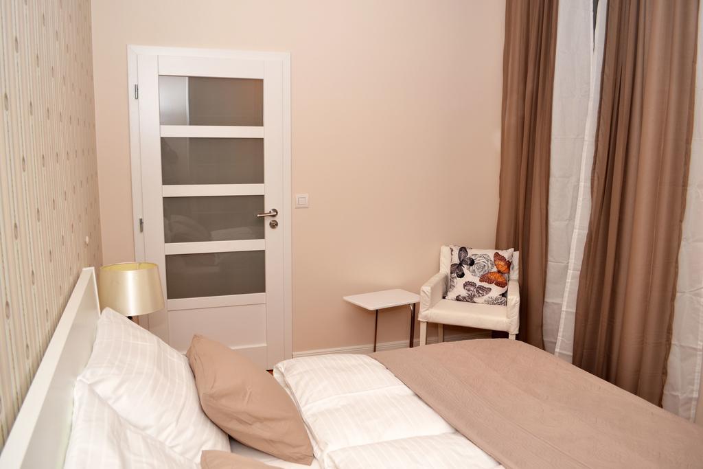 פראג Vojtesska Apartment By Ruterra מראה חיצוני תמונה