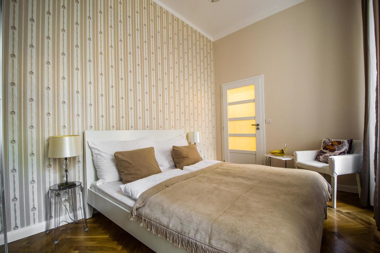 פראג Vojtesska Apartment By Ruterra מראה חיצוני תמונה