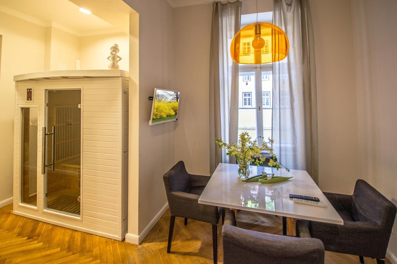 פראג Vojtesska Apartment By Ruterra מראה חיצוני תמונה
