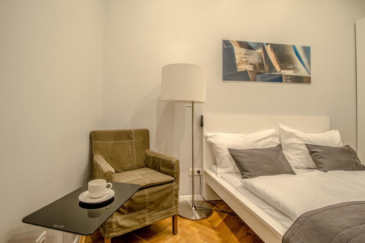 פראג Vojtesska Apartment By Ruterra מראה חיצוני תמונה