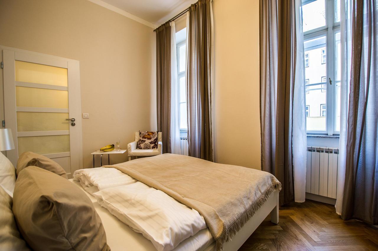 פראג Vojtesska Apartment By Ruterra מראה חיצוני תמונה