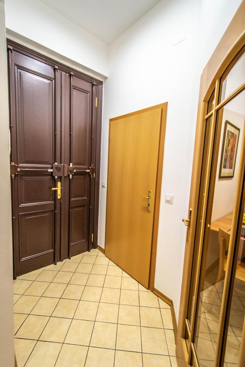פראג Vojtesska Apartment By Ruterra מראה חיצוני תמונה