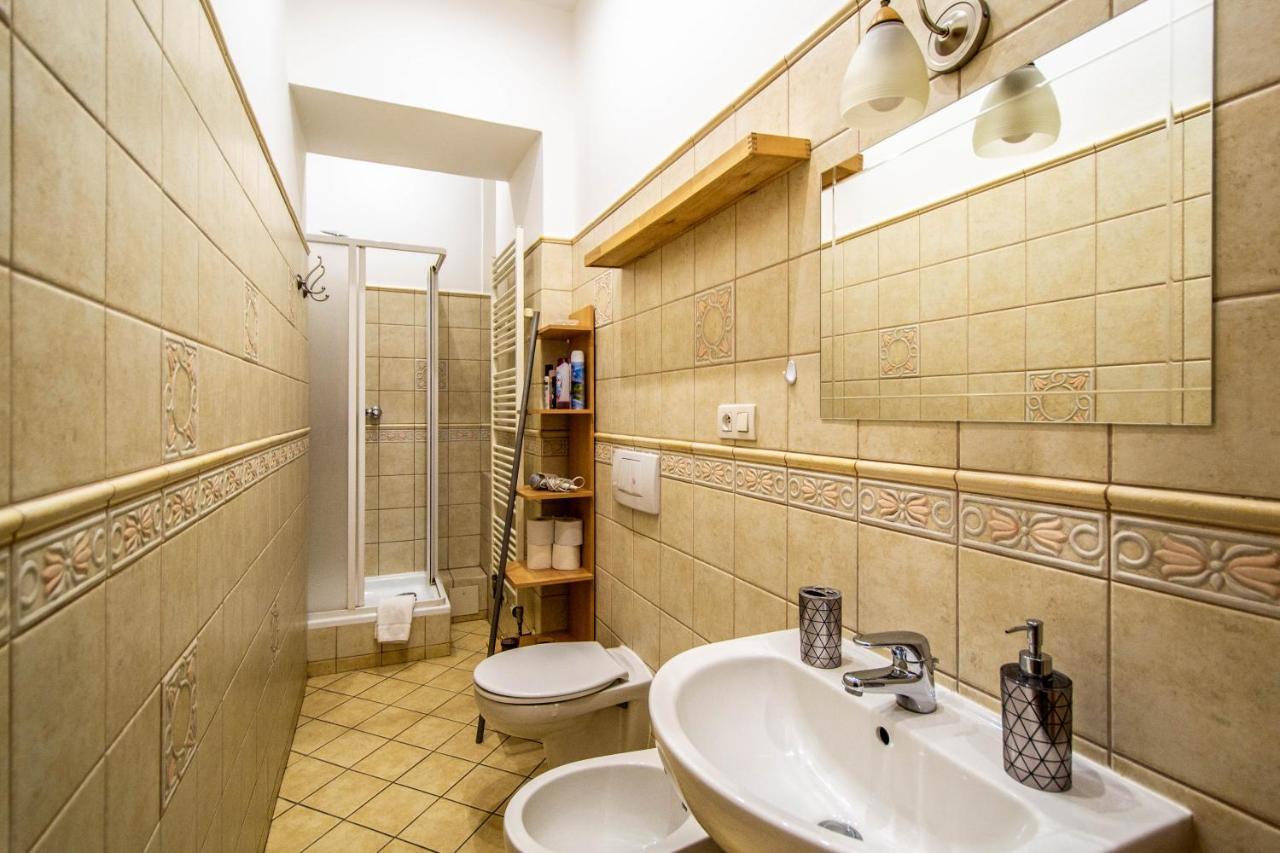 פראג Vojtesska Apartment By Ruterra מראה חיצוני תמונה