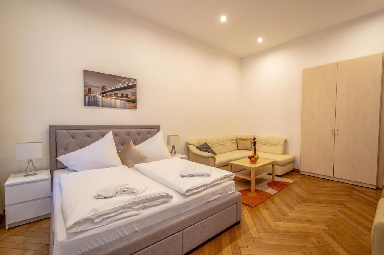פראג Vojtesska Apartment By Ruterra מראה חיצוני תמונה