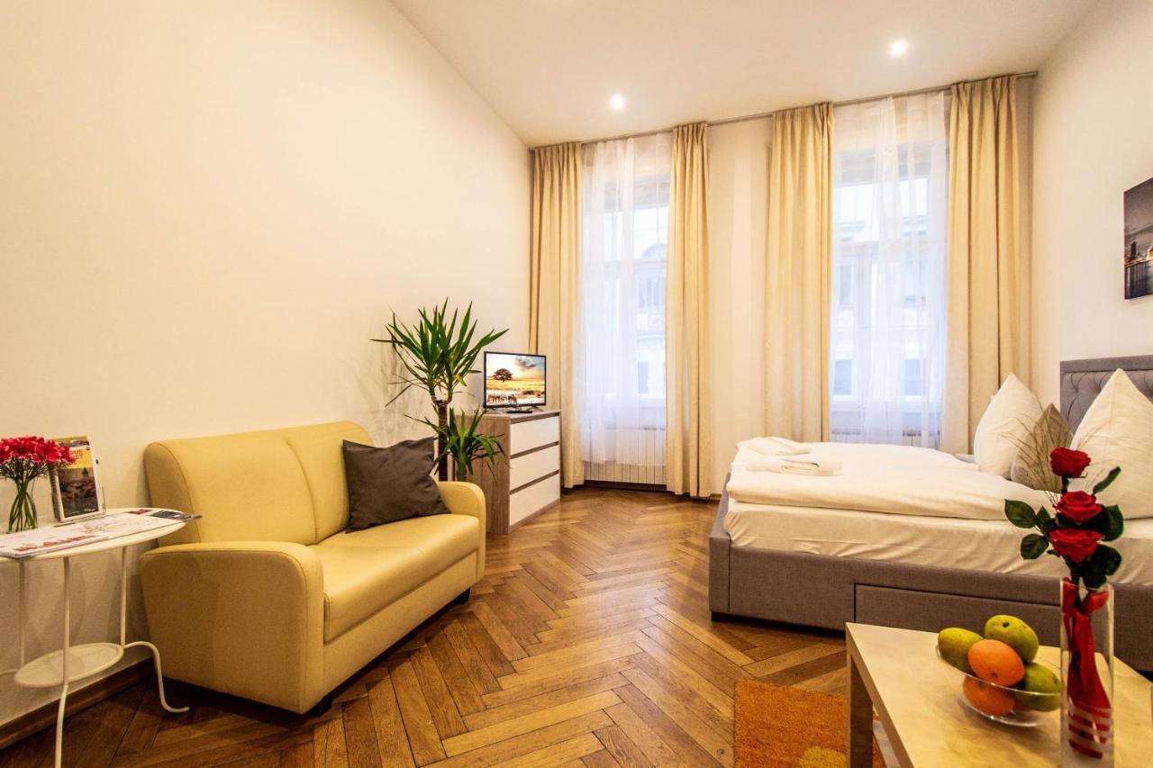 פראג Vojtesska Apartment By Ruterra מראה חיצוני תמונה