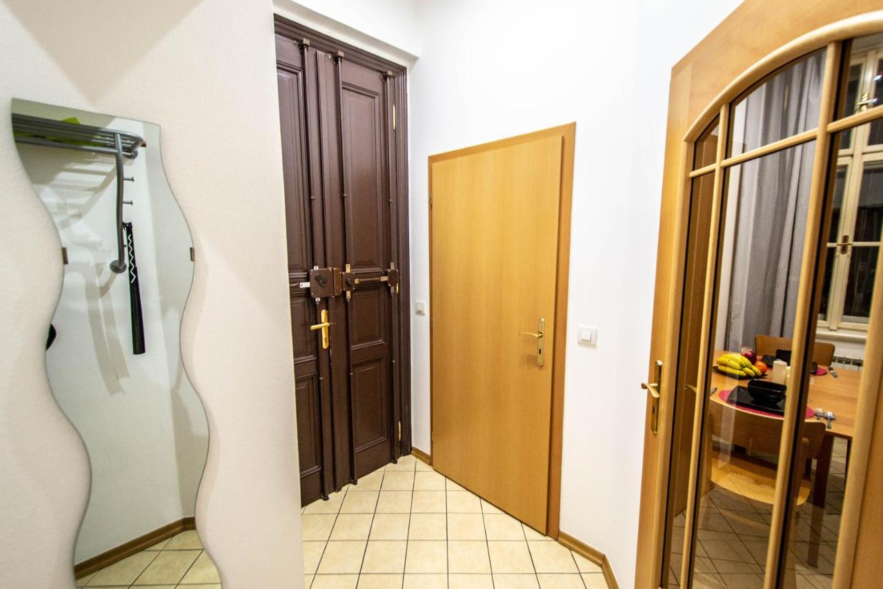 פראג Vojtesska Apartment By Ruterra מראה חיצוני תמונה