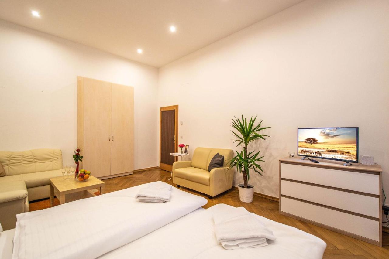 פראג Vojtesska Apartment By Ruterra מראה חיצוני תמונה