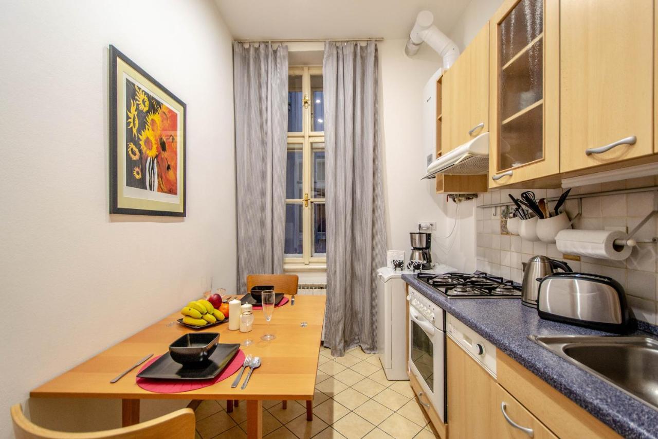 פראג Vojtesska Apartment By Ruterra מראה חיצוני תמונה