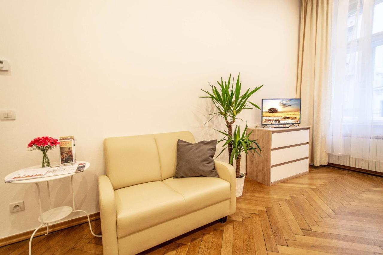 פראג Vojtesska Apartment By Ruterra מראה חיצוני תמונה
